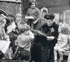 Maria Montessori teaching children Maria Montessori teaching children